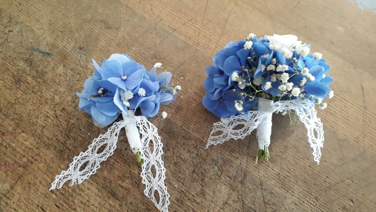  Bouquets des demoiselles d'honneur.